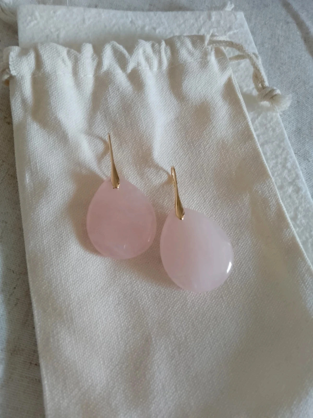 Boucles d'oreilles bohèmes pierres de quartz rose